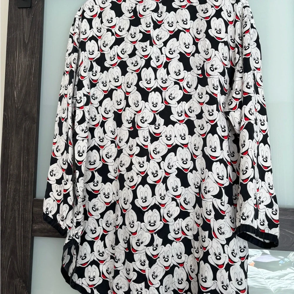 100% silk,machine wash, Disney oversized size M 23”ptp. Covered buttons. - Picture 2 of 7